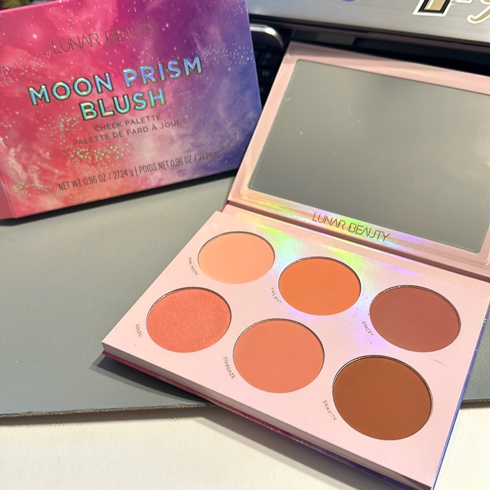 Lunar Beauty Moon Prism Blush cheek palette